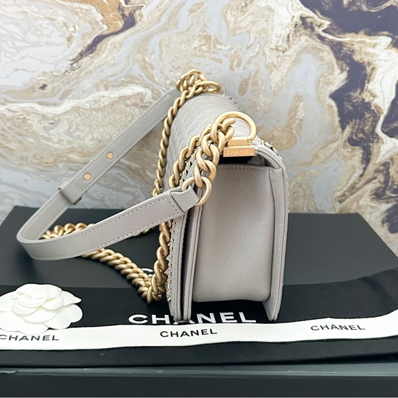 Chanel Caviar Quilted Chain Around Medium Boy Flap - Picture 8 of 16